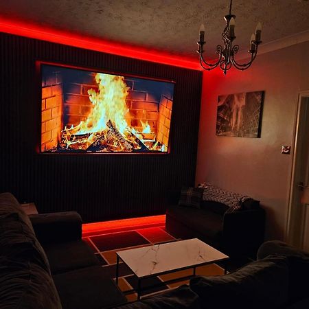 Lister Park Bradford 2Bed Detached Cottage House Parking Cinema Screen Games Room Extérieur photo