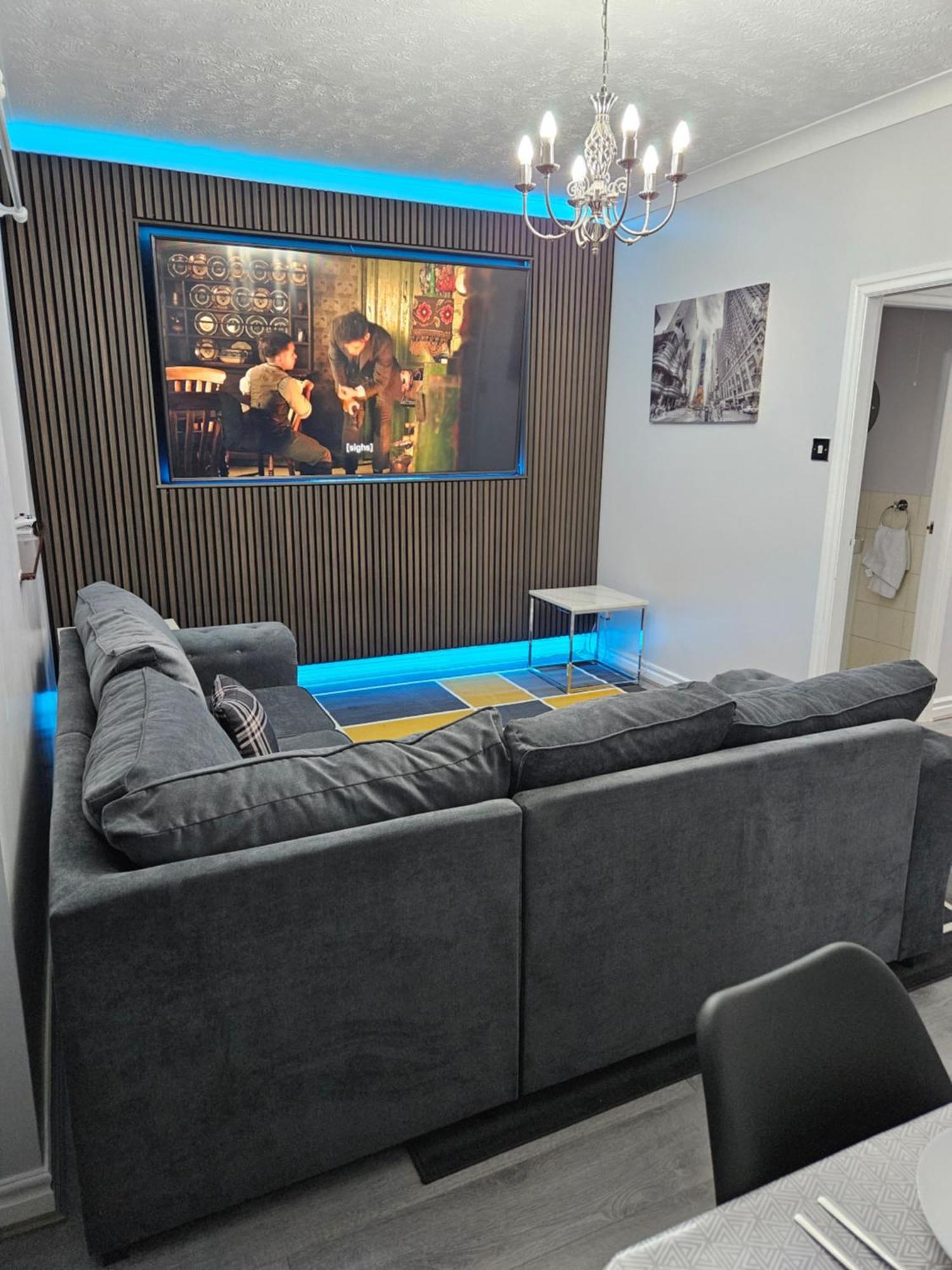 Lister Park Bradford 2Bed Detached Cottage House Parking Cinema Screen Games Room Extérieur photo
