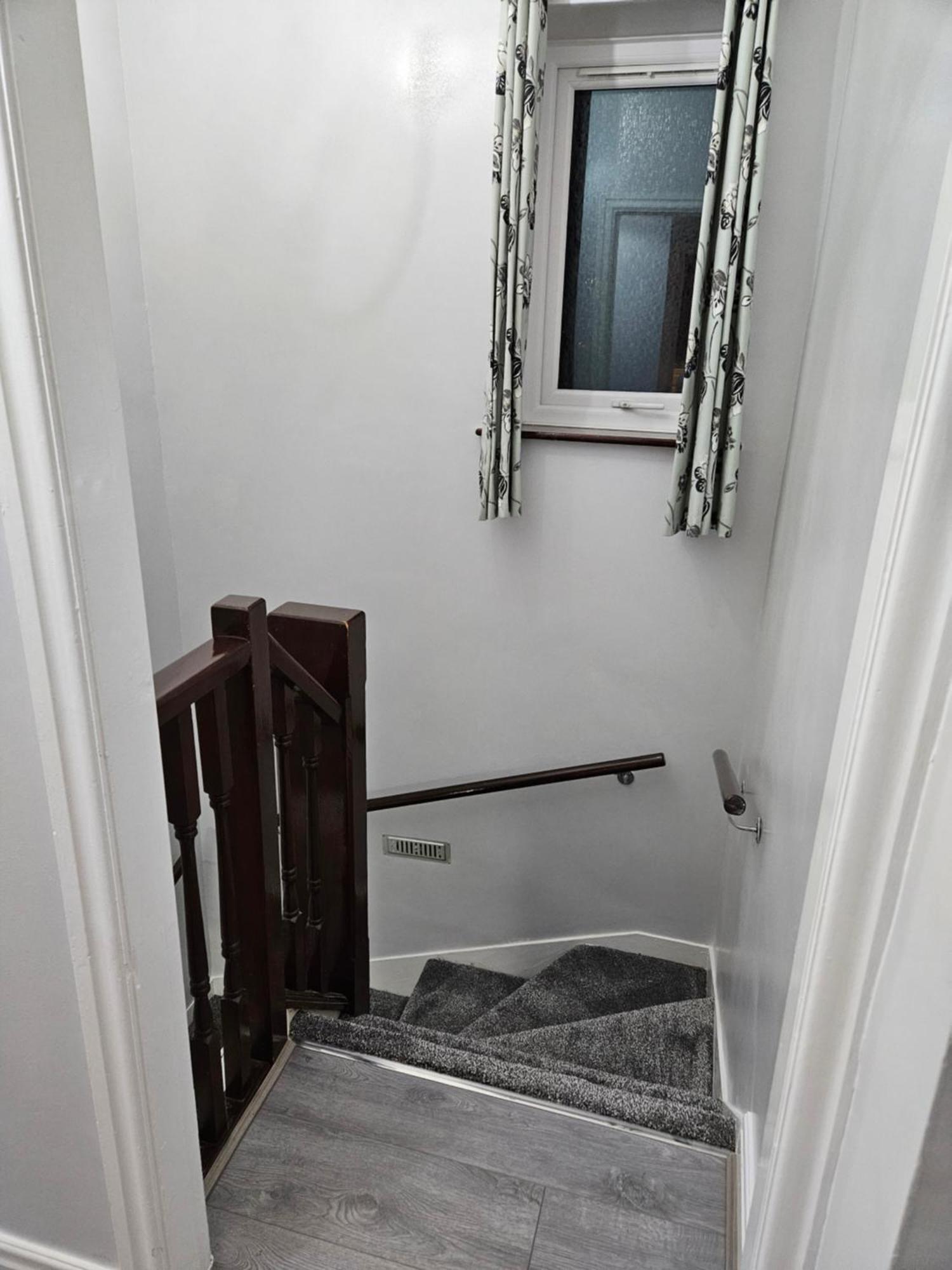 Lister Park Bradford 2Bed Detached Cottage House Parking Cinema Screen Games Room Extérieur photo