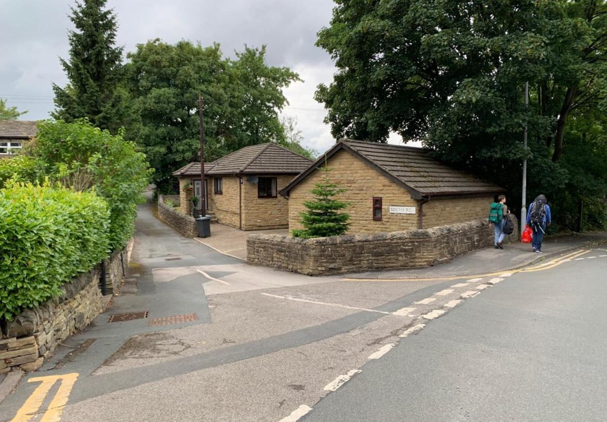 Lister Park Bradford 2Bed Detached Cottage House Parking Cinema Screen Games Room Extérieur photo