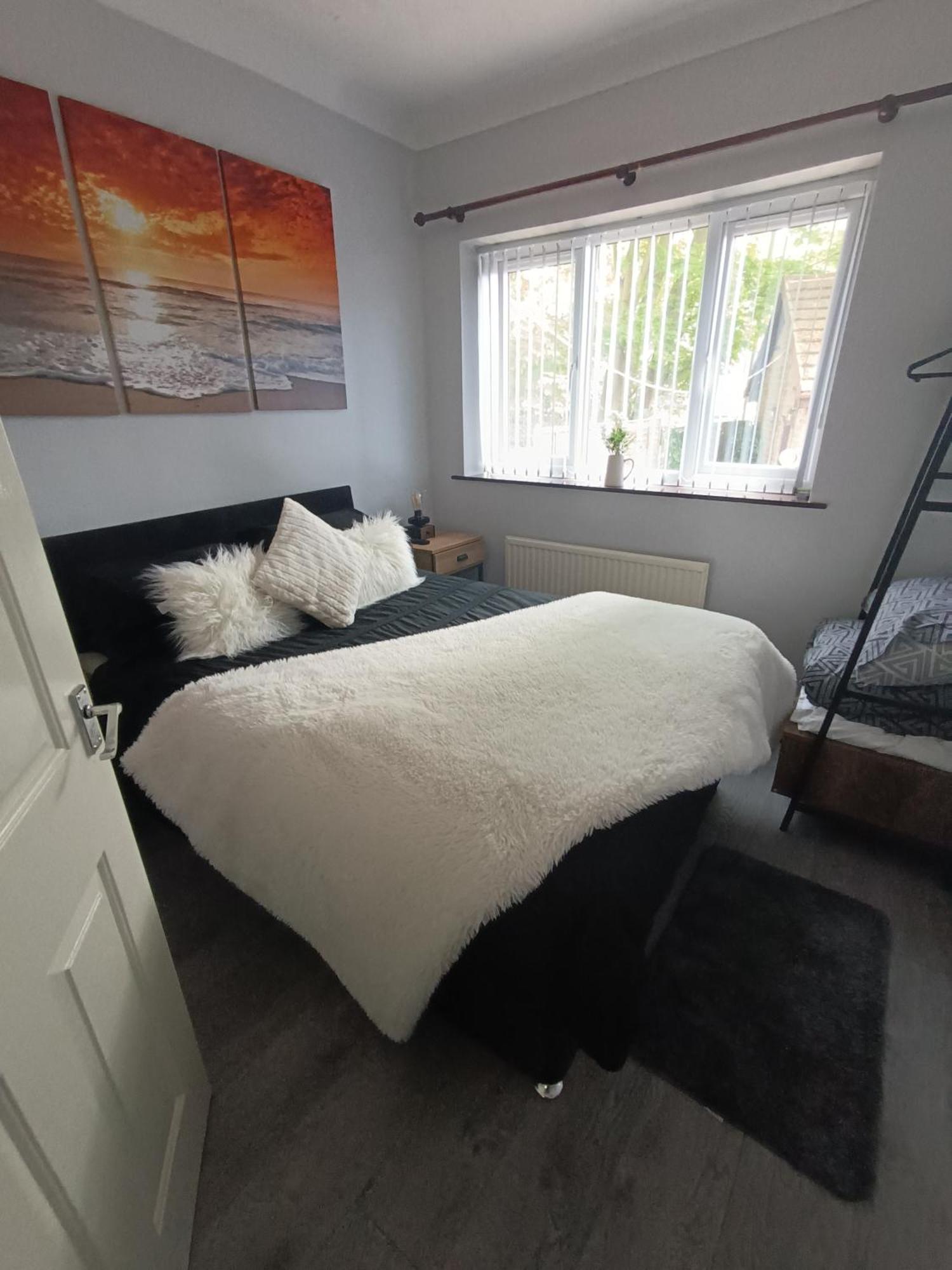 Lister Park Bradford 2Bed Detached Cottage House Parking Cinema Screen Games Room Extérieur photo